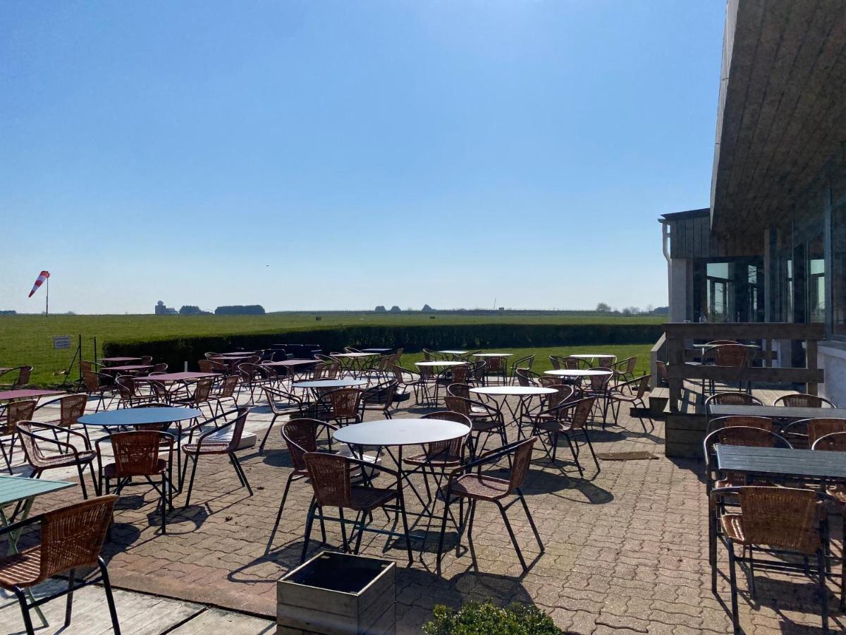 Logis Hotel & Restaurant De L'Aerodrome De La Baie De Somme Buigny-Saint-Maclou Kültér fotó