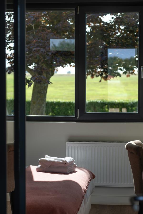 Logis Hotel & Restaurant De L'Aerodrome De La Baie De Somme Buigny-Saint-Maclou Kültér fotó