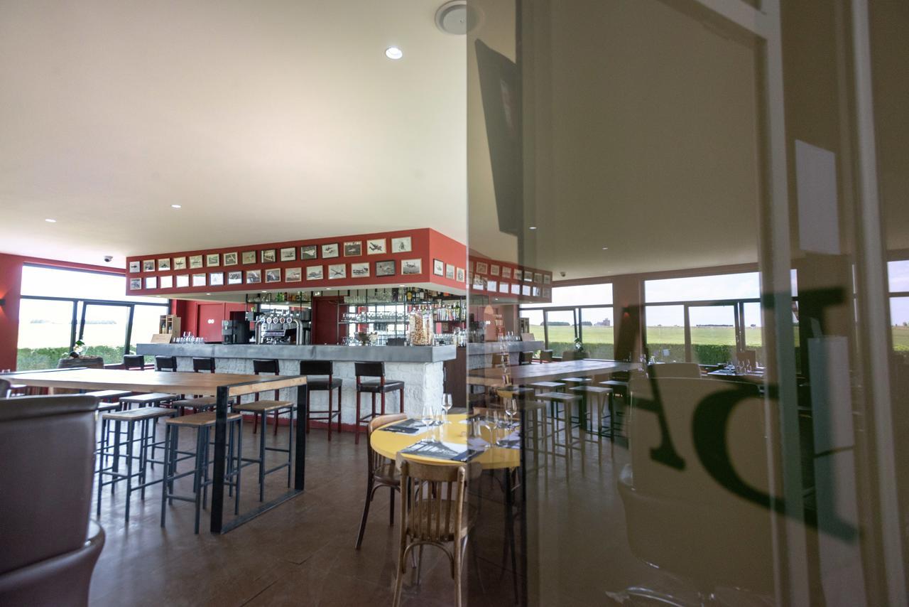 Logis Hotel & Restaurant De L'Aerodrome De La Baie De Somme Buigny-Saint-Maclou Kültér fotó
